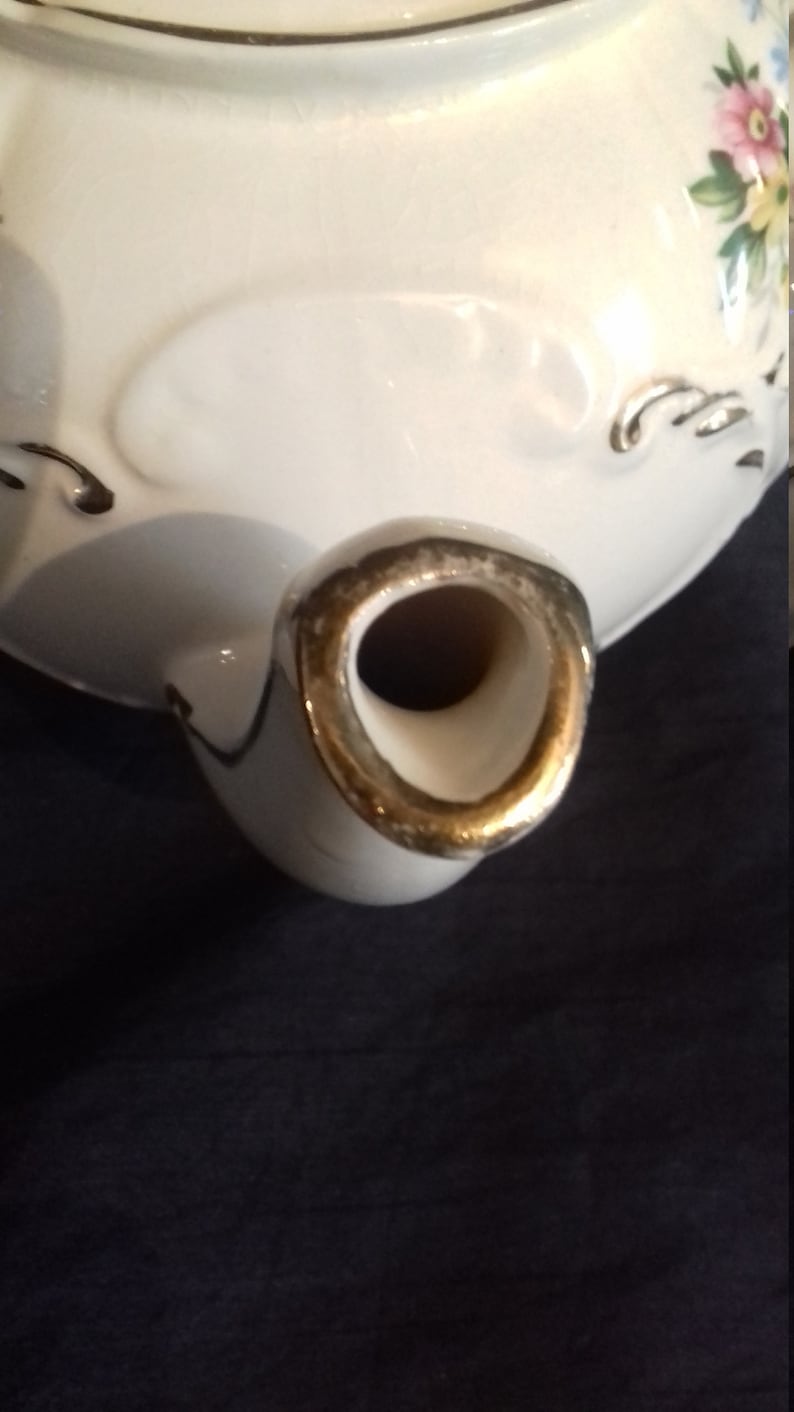 Sadler teapot round globe shape floral with pink roses /& gold trim