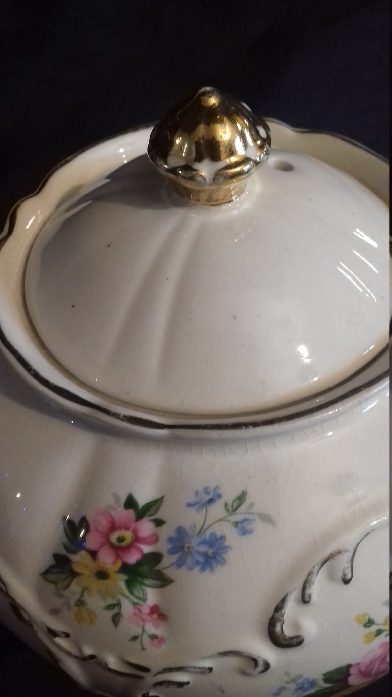 Sadler teapot round globe shape floral with pink roses /& gold trim