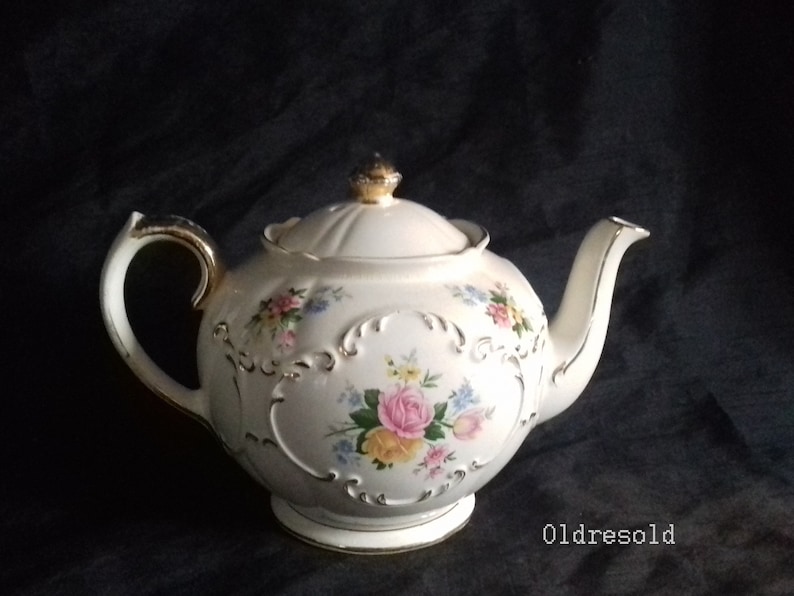 Sadler teapot round globe shape floral with pink roses /& gold trim