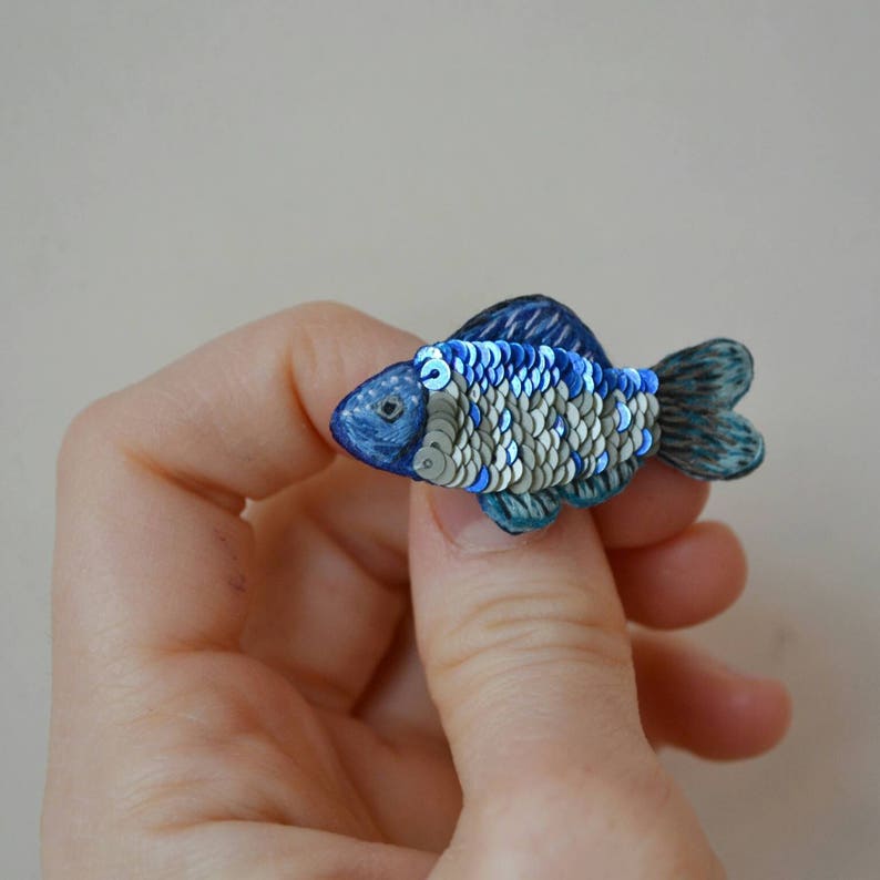 Ricamato Pesce Spilla Pesce Azzurro Splendente Spilla Pesce Etsy