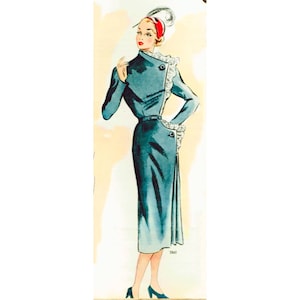 Może przedstawiać: Ilustracja mody w stylu vintage przedstawiająca kobietę w turkusowej sukience z białym falbankowym wykończeniem i pasującym paskiem. Nosi biały kapelusz z czerwoną opaską i turkusowe szpilki. Sukienka ma guziki i długie rękawy.