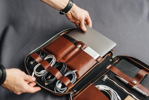 Organizer in pelle da uomo personalizzato color cognac