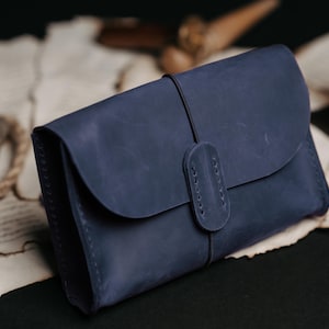 Estuche de cuero personalizado para guardar dispositivos, organizador de tecnología personalizado, regalo para papá, soporte para dispositivos, estuche de viaje para tecnología.