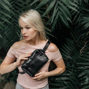 Bolsa de cintura transversal de couro personalizada, bolsa de quadril para mulheres, pochete ajustável, presentes para o dia dos pais, acessórios de couro para ele