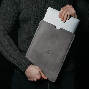 Handgefertigte Leder MacBook Pro Tasche, Minimalistische Laptop Hülle, Macbook Pro 16 Zoll, Macbook Air Tasche, Macbook Pro 2024, personalisierte Tasche
