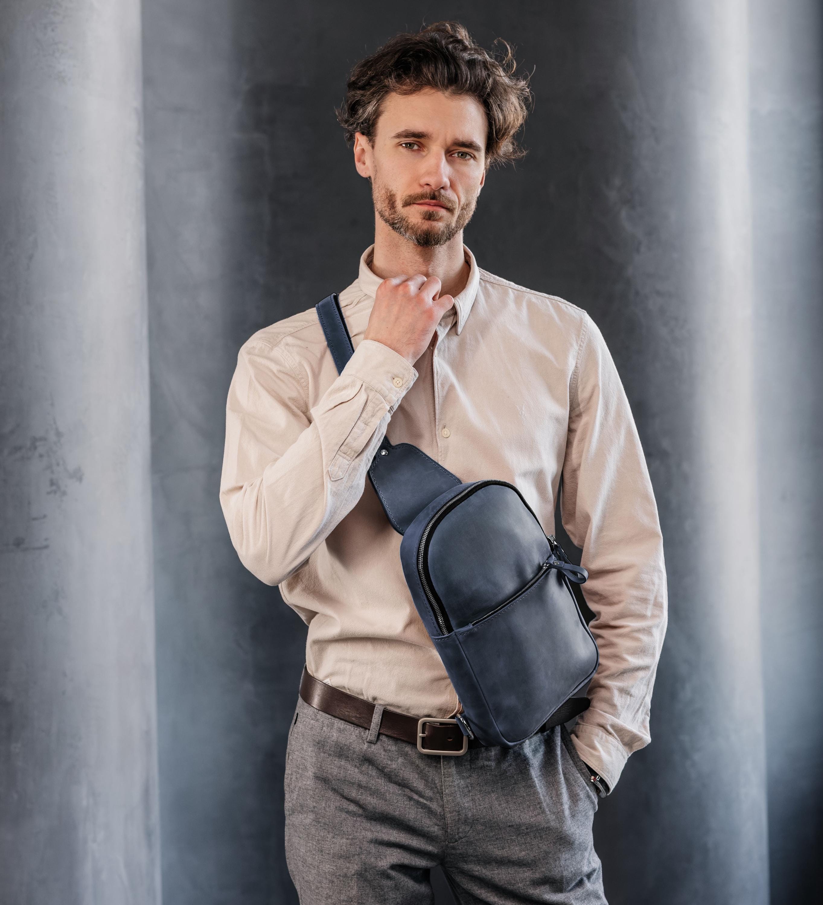 トラベルスリングバッグ、クレイジーホースレザークロスボディ、シティトリップや小旅行に最適なコンバーチブルデイパック、バレンタインデーギフト -  Etsy 日本