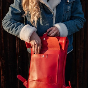 Roter Leder Damen Hipster Rucksack, Minimalistischer Rucksack, Stilvolle Tasche, Crossbody Geldbörse, Trendiger Tagesrucksack