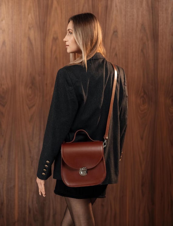 Amazon.com: Hebetag Leather Shoulder Bag Handbag for Men  Leather Satchel Shoulder Bag Medium Size Everyday Business Casual main image 1