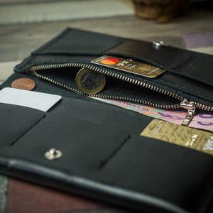 Cartera larga para tarjetas con bolsillo para monedas, bolsa de viaje personalizada para hombre, monedero negro con cremallera y asa, cartera de motociclista plegable, billetera delgada grabada imagen 4
