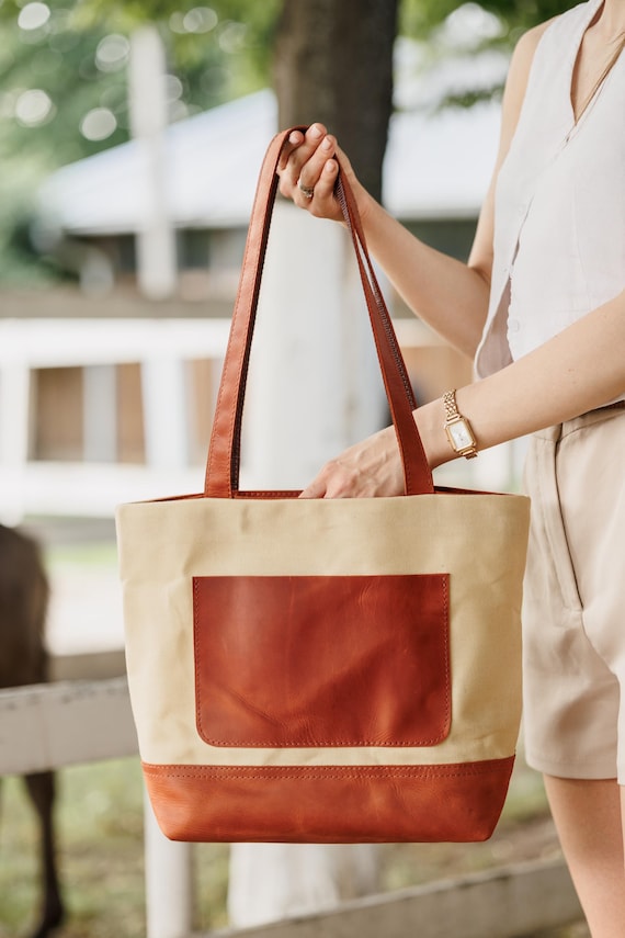 Cabas en toile cirée fait main avec poignées en cuir, pochette - Main Image