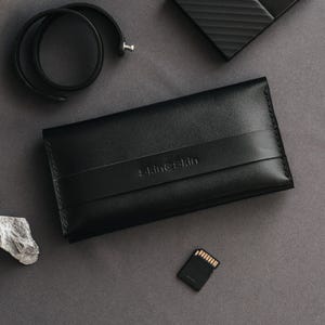 Cartera larga para tarjetas con bolsillo para monedas, bolsa de viaje personalizada para hombre, monedero negro con cremallera y asa, cartera de motociclista plegable, billetera delgada grabada imagen 2