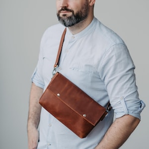 Marsupio in pelle color cognac per uomo, borsa da viaggio a mani libere, borsa a tracolla in pelle da uomo, marsupio da uomo, borsa in pelle da uomo, regalo per lui