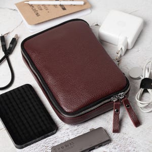 Organizador de cuero para tecnología, soporte para cables personalizado, soporte para accesorios electrónicos personalizado, almacenamiento de dispositivos, regalo para el día del padre, regalo para él