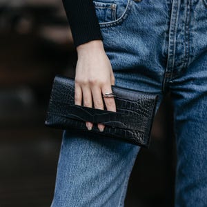 ブラックレザートラベルウォレット、コインポケット、クレジットカードホルダー、スリムマネーパース、二つ折りオーガナイザー付き