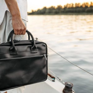 Serviette de bureau personnalisée en cuir noir pour homme, sac pour ordinateur portable, sac messager, sac portefeuille de travail en cuir véritable, cadeau du 3e anniversaire