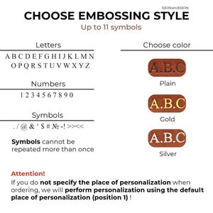 Puede incluir: Imagen que detalla las opciones de grabado en relieve para la personalizaci&oacute;n. Incluye letras, n&uacute;meros y s&iacute;mbolos. Ofrece opciones de color liso, dorado y plateado para el texto en relieve. El texto dice "CHOOSE EMBOSSING STYLE" y "Up to 11 symbols."
