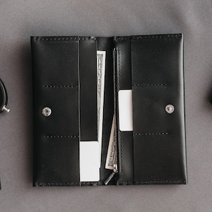 Cartera larga para tarjetas con bolsillo para monedas, bolsa de viaje personalizada para hombre, monedero negro con cremallera y asa, cartera de motociclista plegable, billetera delgada grabada imagen 1