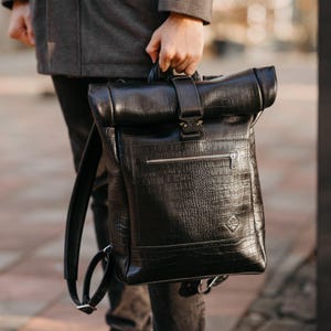 Zwarte oprolbare rugzak voor heren, unisex leren laptoptas, minimalistische reisrugzak, cadeau voor vader of broer