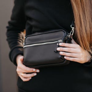 Sac de voyage en cuir noir, sac à main bandoulière personnalisé, sac banane, sac à bandoulière, portefeuille pour téléphone/porte-cartes