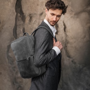 Lederrucksack für Studenten, strukturierte Schul- oder Universitätstasche, Vintage Crazy Horse Leder mit Laptopplatz