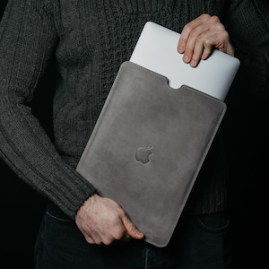 Handmade Leather MacBook Pro Sleeve, Minimalist Laptop Cover, Macbook Pro 16 inch, Macbook Air Sleeve, Macbook Pro 2024, Personalized Sleeve