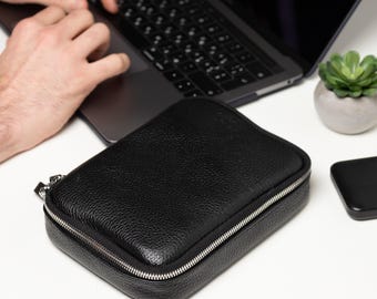 Porte-câbles en cuir personnalisé, organisateur de câbles sur mesure, organisateur technologique personnalisable, accessoires technologiques, cadeau fait main, cadeau pour patron