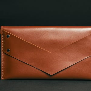 Pochette de poignet en cuir personnalisée, sac à main enveloppe cognac, sac à main marron pour femme personnalisé, pochette de demoiselle d'honneur avec poignée, cadeau pour soeur