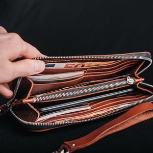 Cartera de viaje de negocios, bolsa con cremallera personalizada, monedero de cuero color coñac grabado, organizador para pasaporte y teléfono celular.