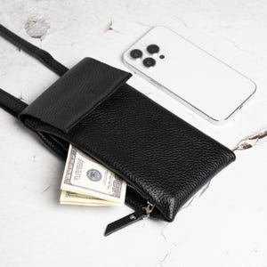 Capa de couro personalizada com alça de cordão para iPhone, bolsa carteira com compartimento para cartão, suporte para telefone personalizado