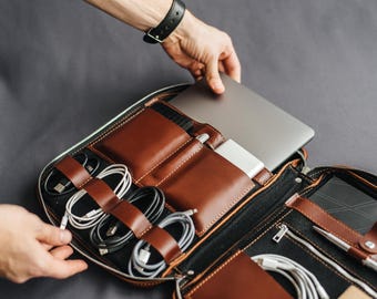 Skórzany organizer męski, spersonalizowane portfolio biznesowe, uchwyt na kabel w kolorze koniaku, etui na kable i laptopa, prezent dla kobiety, prezent na Halloween