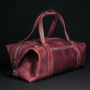 Sac polochon en cuir Crazy Horse bordeaux, sac de week-end, sac de voyage pour homme, sac de voyage minimaliste, bagage à main, cadeau pour lui