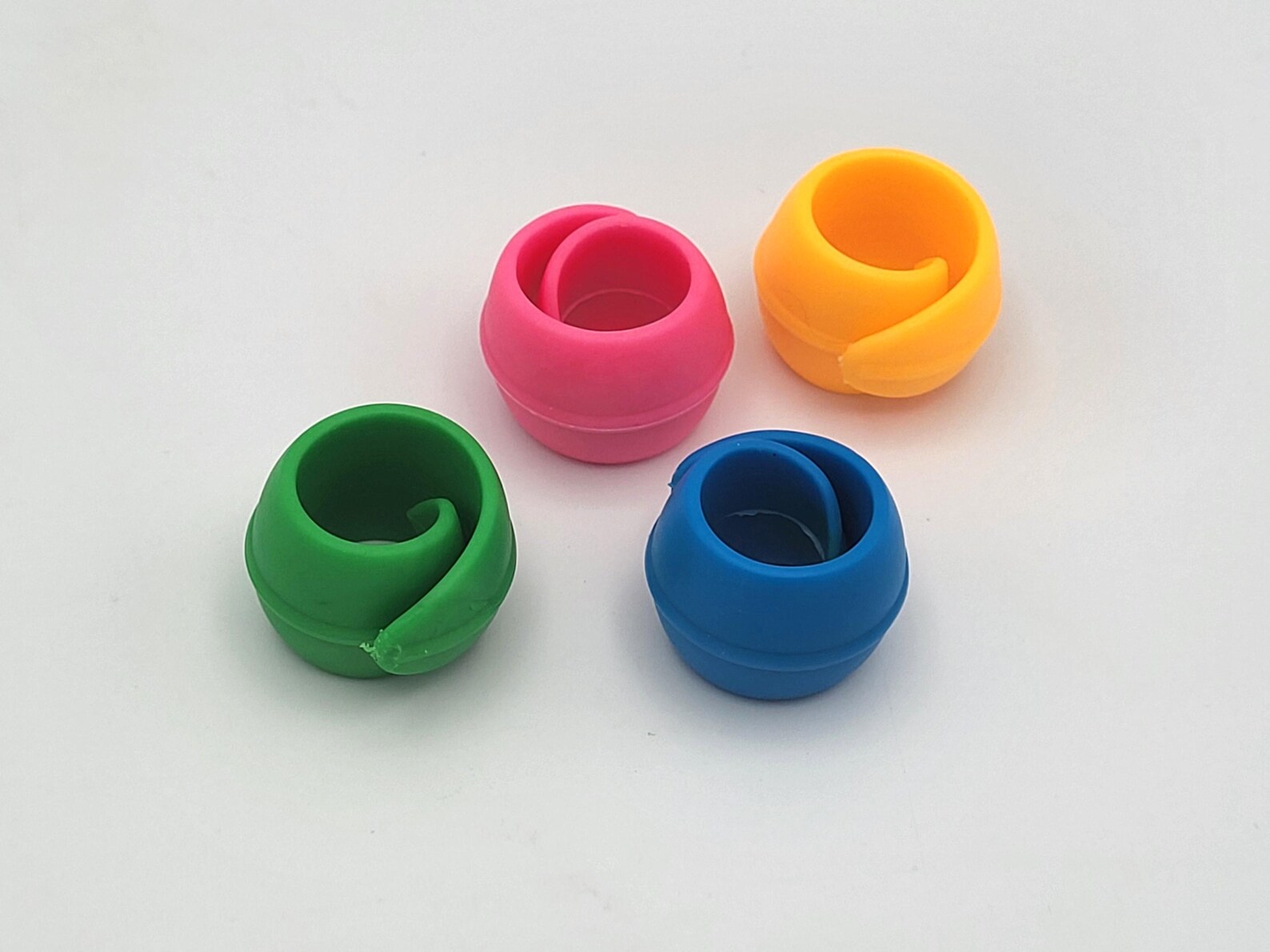 Thread Spool Huggers and Fabric Wraps 4pc and 8pc - Prevents Unwinding ...