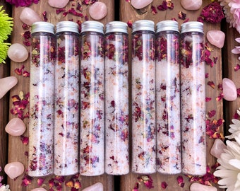 Baño de amor propio / Cristal de cuarzo rosa, pétalos de rosa