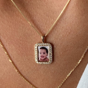 Ciondolo con foto rettangolare in oro 14k e diamanti