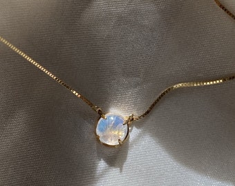 Solitaire Round Moonstone Necklace