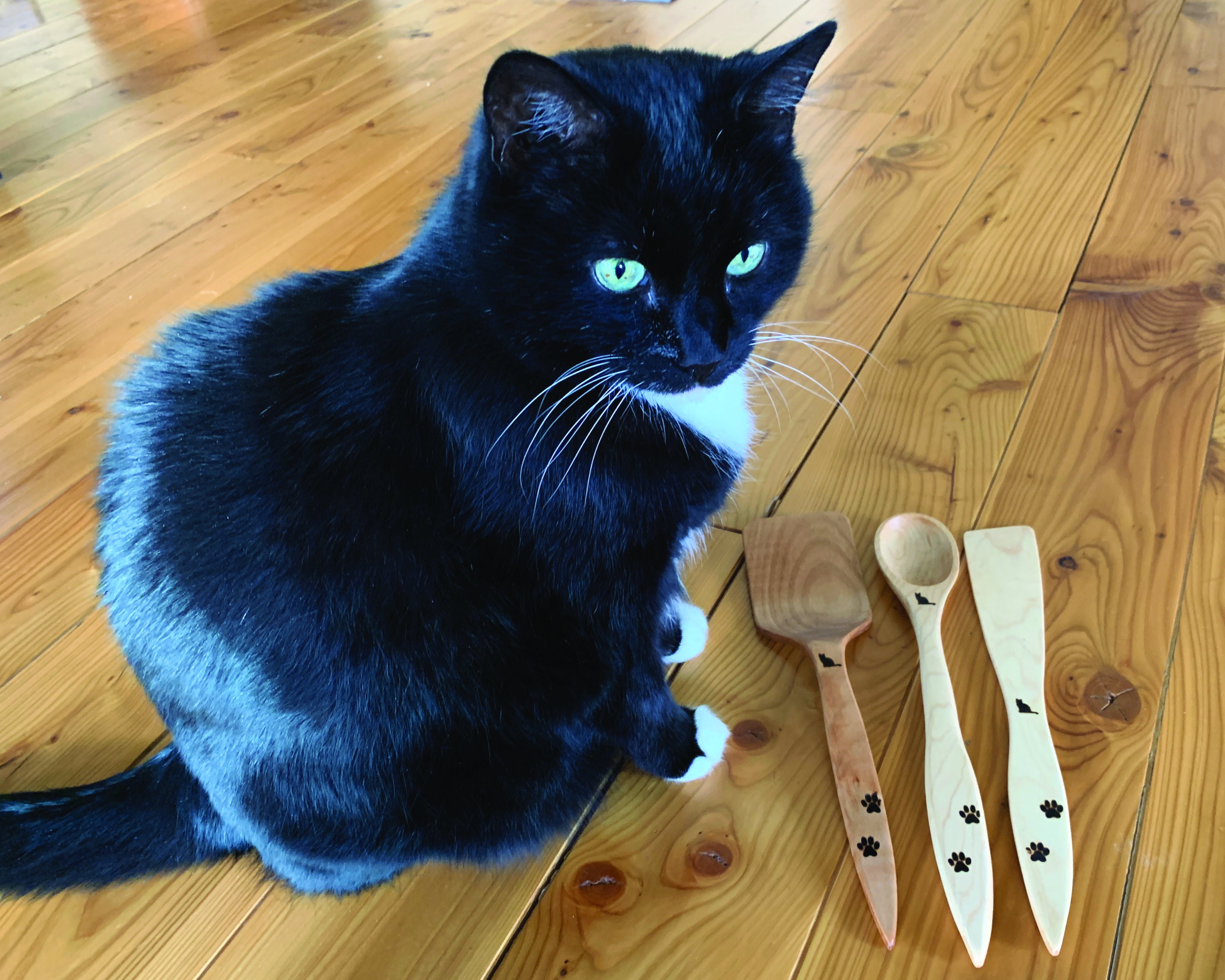 Votum Ceramic Measuring Spoons Set - Adorable Cat Shaped Stackable Spoons with Hand Painted Details - 4 Piece Set: 1 Tbsp, 1 tsp, 1/2 TSP & 1/4 TSP