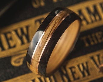 Fede nuziale in legno da uomo con whisky barrel oak, intarsio in ebano e rame, mens wedding band, fede nuziale in legno, wood wedding band