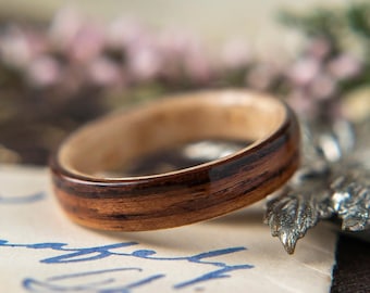 Band di nozze femminile fatta di Birdseye Maple con palissandro, anello di promessa, anello di legno