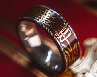 Mens Wedding band a Damascus Steel e Arthurian Feat. KingsWildProject carte da gioco di lusso.