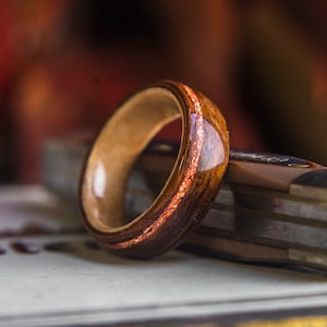 Herrenring aus Vogelaugenahorn, Santos-Palisander und Offset-Roségold-Flocken-Inlay, Verlobungsring für Herren, Versprechensring für Herren