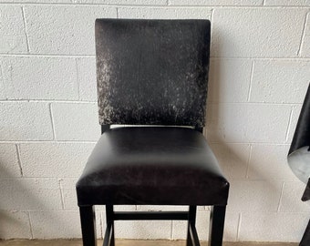 Taburete de bar moderno de piel de vaca con respaldo - Negro - ¡Se requiere un mínimo de 4 plazas!
