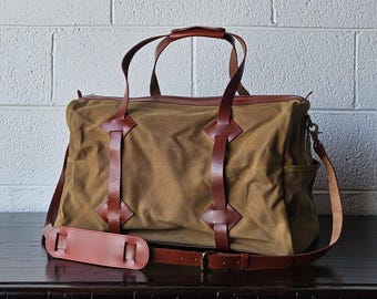 Bolsa de trabajo/viaje de lona encerada nº 1 - Edición Location Scout - “Elegancia robusta, remache a remache”.