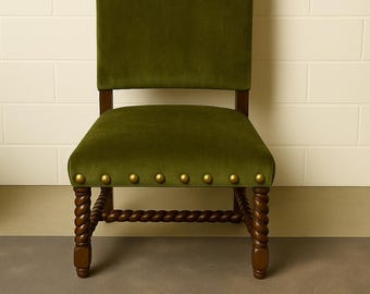 Silla de comedor con patas retorcidas españolas - Hermoso terciopelo oliva - ¡Se requiere un mínimo de 6 asientos!