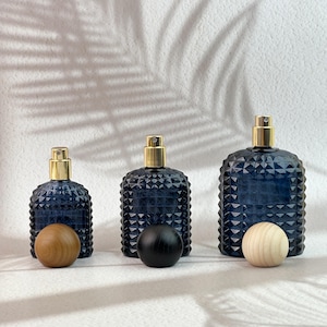 30ml/50ml/100ml Navy Blue Glass Perfume Atomizers, Refillable Empty Spray Bottle with Wooden Cap, Fine Mist Bottles for Vanity & Travel