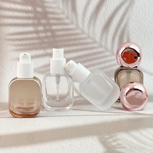 Three 20ml perfume bottles with different finishes (White, Frosted White, Clear) labeled with their names.
