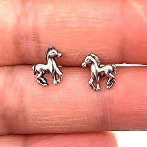 Horse Earrings 925 Sterling Silver, Tiny Dainty Studs, Animal Cartilage Jewelry, Gift for Equestrian Girls, Minimalist Horse Jewelry
