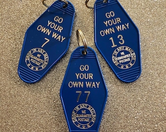 Vintage Hotel Keychain - Go Your Own Way in Deep Blue