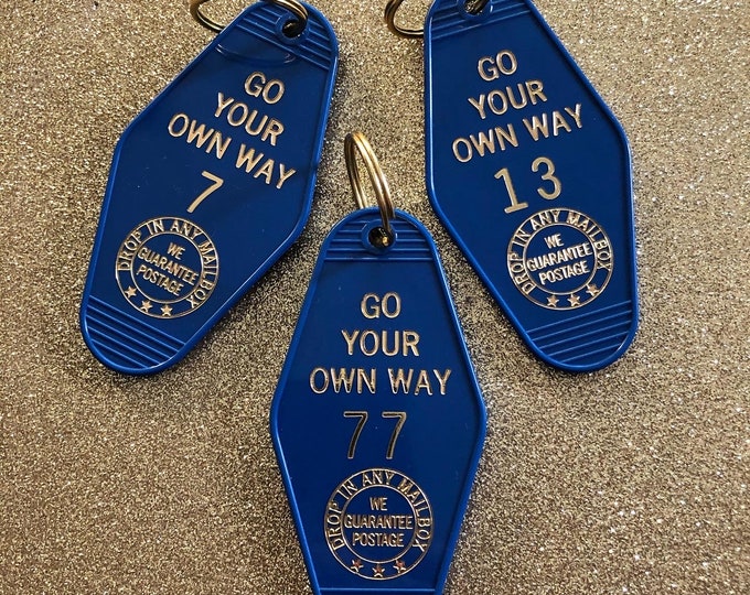Vintage Hotel Keychain - Go Your Own Way in Deep Blue