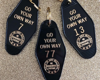 Vintage Hotel Keychain - Go Your Own Way in Black
