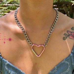Bold Heart Chain Necklace – Chunky Heart Pendant on Silver-Tone Curb Chain – Edgy Y2K Goth Jewelry – TN&#39;L Powerage